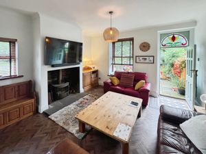 Lounge- click for photo gallery